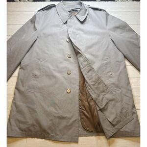 London Fog Vintage W/ Zip In Liner, 37" L‎  W/ Button Shoulder Straps. Sz 46 R